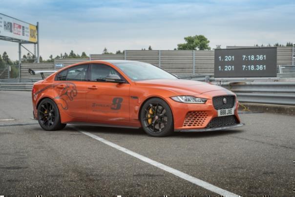 Der Jaguar XE SV Project 8 hat seine eigene Bestzeit auf der 20,6 Kilometer langen Nürburgring-Nordschleife aus dem November 2017 nochmals unterboten.  Foto: Auto-Medienportal.Net/Jaguar